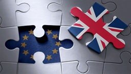 Puzzlestücke mit britischem und europäischem Flaggensymbol. © Fotolia.com Foto: Pixelbliss