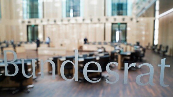 Blick vor einer Sitzung des Bundesrats in den Plenarsaal. © dpa-Bildfunk 