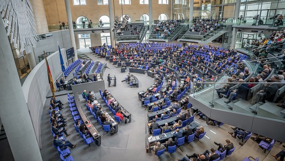 Blick ins Plenum des Bundestags in Berlin. © dpa bildfunk Foto: Michael Kappeler