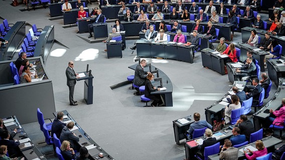 Bundeskanzler Olaf Scholz (SPD) spricht im Bundestag. © dpa bildfunk Foto: Kay Nietfeld
