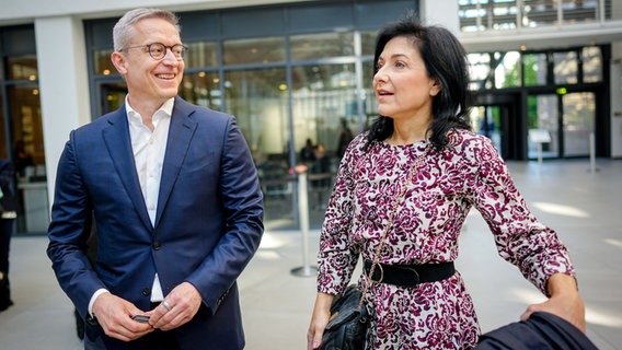 Katherina Reiche, designierte Bundesministerin für Wirtschaft und Energie und Karsten Wildberger, designierter Bundesminister für Digitalisierung und Staatsmodernisierung kommen zum Bundesausschuss der CDU. © dpa Foto: Kay Nietfeld