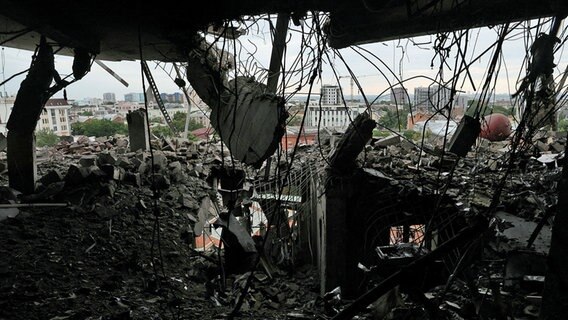 Ein zerstörtes Gebäude in der ukrainischen Stadt Charkiw. © Reuters Foto: Leah Millis