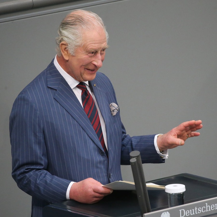 König Charles III. von Großbritannien spricht am zweiten Tag seiner Deutschlandreise im Bundestag. © picture alliance/dpa Foto: Wolfgang Kumm