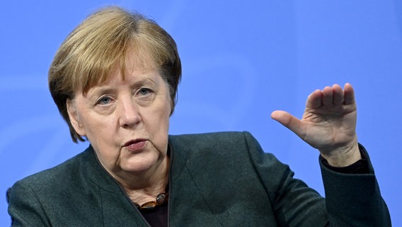 Bundeskanzlerin Angela Merkel auf der Pressekonferenz nach den Bund-Länder-Beratungen. © Pool/epa/Pool/dpa Foto: Filip Singer