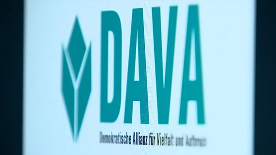 Auf einem Computer-Bildschirm ist das Logo der politischen Vereinigung DAVA zu sehen. © NDR 