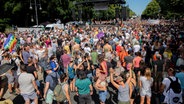 Menschen demonstrieren in Berlin gegen die Corona-Schutzmaßnahmen © dpa-Bildfunk Foto: Christoph Soeder