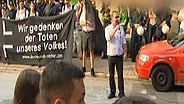 Dieter Riefling spricht bei einer Neonazi-Kundgebung in Bad Nenndorf.  