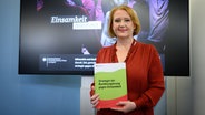 Bundesfamilienministerin Lisa Paus (Grüne) stellt bei einer Pressekonferenz das Einsamkeitsbarometer vor. © Bernd von Jutrczenka/dpa Foto: Bernd von Jutrczenka