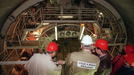 Halbzeit beim Bau der vierten Elbtunnelröhre. (Aufnahme vom 30.10.1998) © dpa / picture-alliance Foto: Rolf Rick
