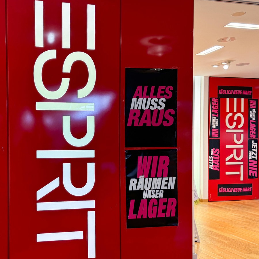 Der Bekleidungshersteller Esprit schliesst alle Filialen in Deutschland und macht einen Ausverkauf © picture alliance / Flashpic Foto: Jens Krick
