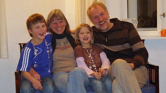 Die Eheleute Dannenberg mit den Kindern Peer und Jule. © privat 