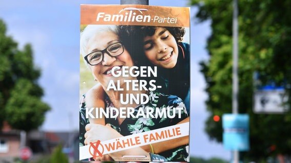 Wahlplakat der Familien-Partei zur Europawahl 2024 © picture alliance/dpa/Revierfoto | Revierfoto 
