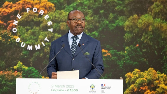 Gabuns Präsident Ali Bongo beim One Forest Summit im März 2023 in Libreville. © picture alliance / abaca | Witt Jacques/Pool/ABACA 