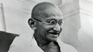 Mahatma Gandhi, Führer der indischen Unabhängigkeitsbewegung, auf einem Bild aus den 1940er-Jahren. © dpa picture alliance 