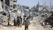 Von israelischen Raketen zerstörter Straßenzug im östlichen Teil der Stadt Gaza. © picture alliance / Anadolu Foto: picture  Dawoud Abo Alkas