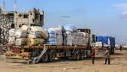 Ein Lastwagen mit einer Hilfslieferung für die Bevölkerung in Gaza. © picture alliance / Anadolu | Abed Rahim Khatib Foto: Abed Rahim Khatib