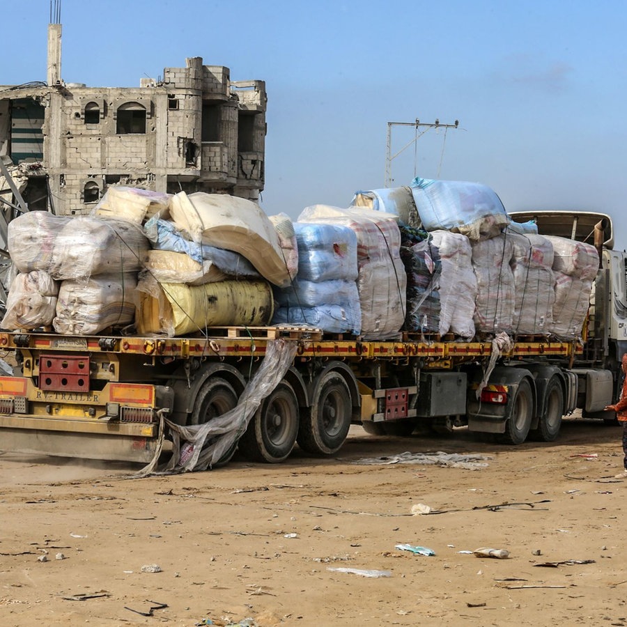 Ein Lastwagen mit einer Hilfslieferung für die Bevölkerung in Gaza. © picture alliance / Anadolu | Abed Rahim Khatib Foto: Abed Rahim Khatib