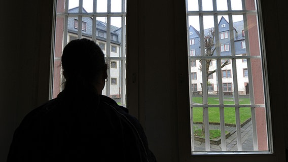 Blick aus der Zelle einer Justizvollzugsanstalt © dpa Foto: Uwe Zucchi