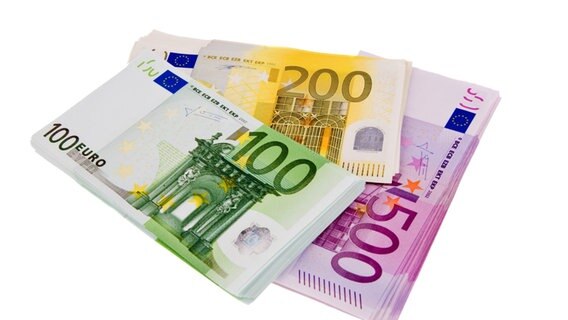 Geldscheine der europäischen Euro-Währung, Bündel, 100er, 200er, 500er © picture alliance / Bildagentur-online/McPhoto | Bildagentur-online/McPhoto 