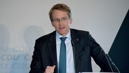 Daniel Guenther CDU Ministerpräsident spricht. © dpa picture alliance Foto: Carsten Rehder