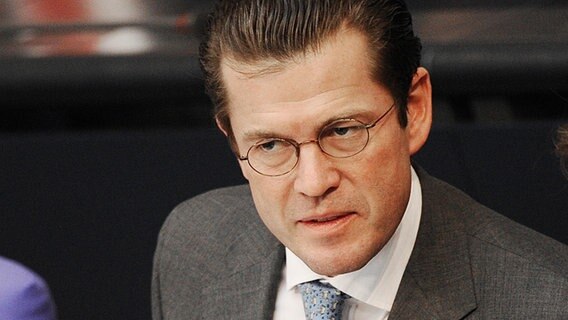 Karl-Theodor zu Guttenberg, Bundesverteidigungsminister. © dpa I Wolfgang Kumm Foto: Rainer Jensen