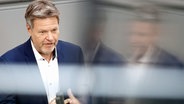 Robert Habeck (Bündnis 90/Die Grünen), Bundesminister für Wirtschaft und Klimaschutz, bei einer Rede im Bundestag. © dpa-Bildfunk Foto: Carsten Koall