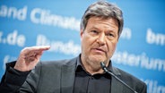 Robert Habeck (Bündnis 90/Die Grünen), Bundesminister für Wirtschaft und Klimaschutz, spricht bei einer Pressekonferenz. © dpa bildfunk Foto: Michael Kappeler