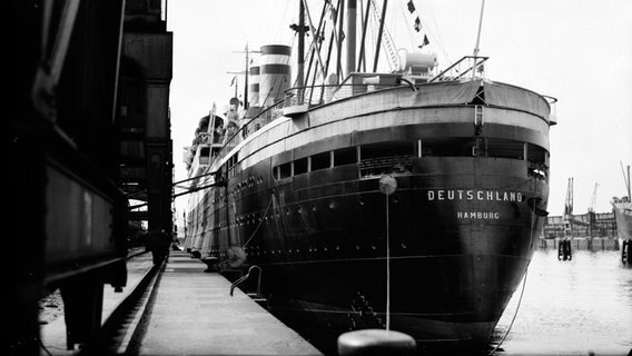 Die Deutschland im Hamburger Hafen 1932. © NDR Archiv 