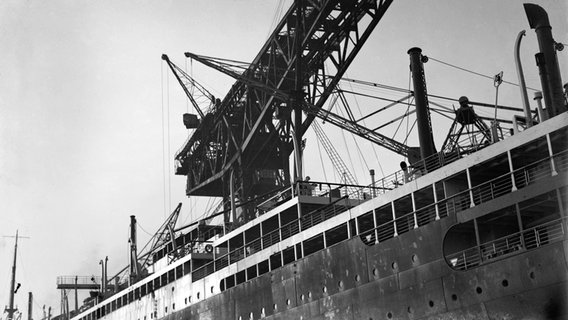 Schiff im Hamburger Hafen, 1929. © NDR Archiv 