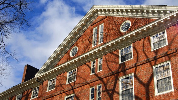 Ein Studentenwohnheim der Universität Harvard © Imago Images 