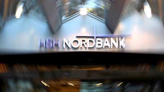 Der Haupteingang der HSH-Nordbank-Zentrale in Hamburg © dpa Foto: Kay Nietfeld