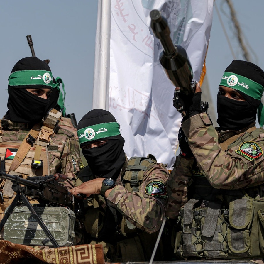 Vermummte palästinensische Kämpfer des militärischen Flügels der Hamas © picture alliance / ZUMAPRESS.com | Foto:  Yousef Masoud