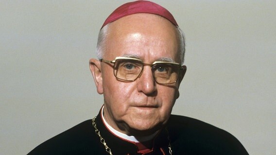 Porträtfoto des früheren Bischofs von Hildesheim, Heinrich Maria Janssen (1979). © dpa picture alliance 