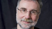 Ein Porträtbild von dem Politikwissenschaftler und Friedensforscher Jochen Hippler. © Jochen Hippler 