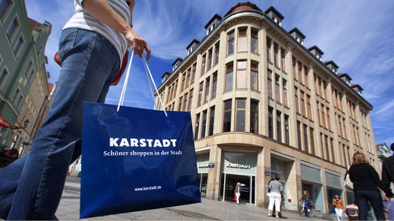 Das Karstadt-Stammhaus in Wismar © dpa Foto: Jens Büttner