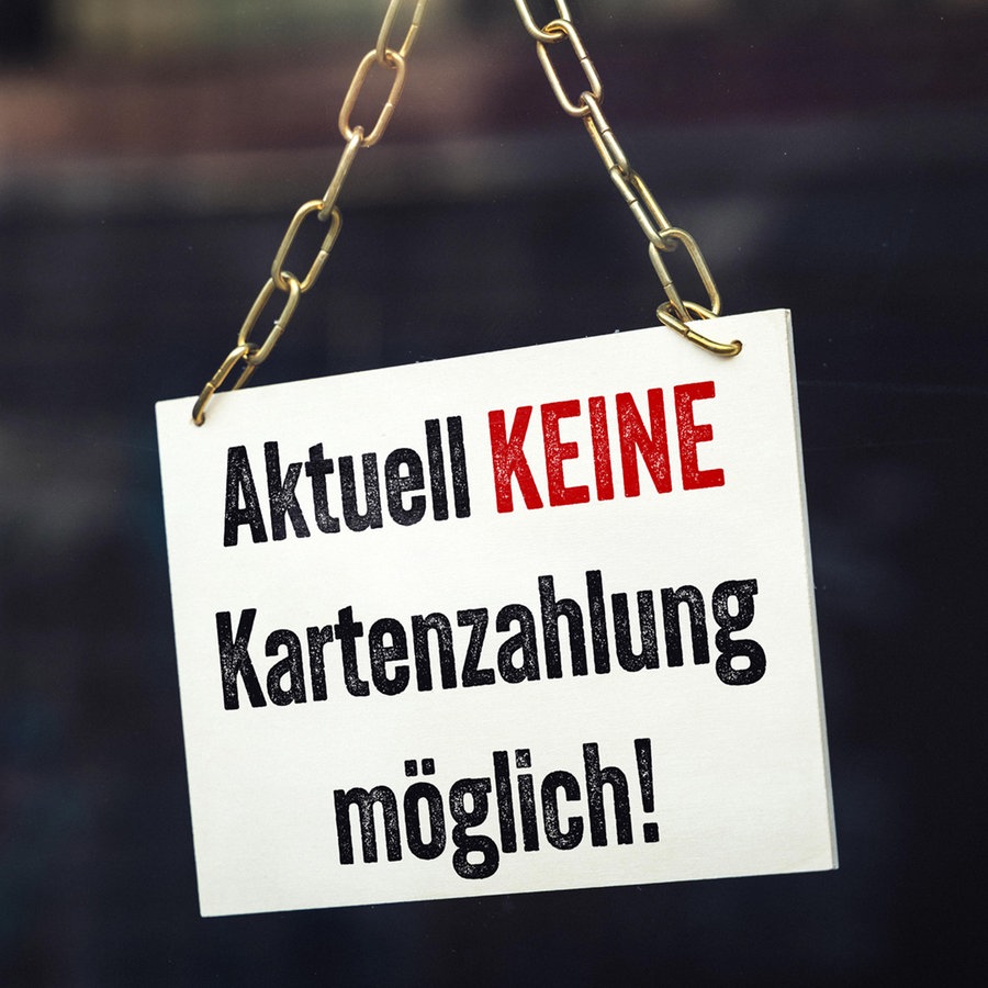 Ein Schild vor einem Geschäft mit der Aufschrift "Aktuell keine Kartenzahlung möglich" © picture alliance / CHROMORANGE Foto: Michael Bihlmayer