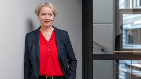 Ein Porträtbild der Journalistin Katja Schleßelmann © NDR Foto: Christian Spielmann