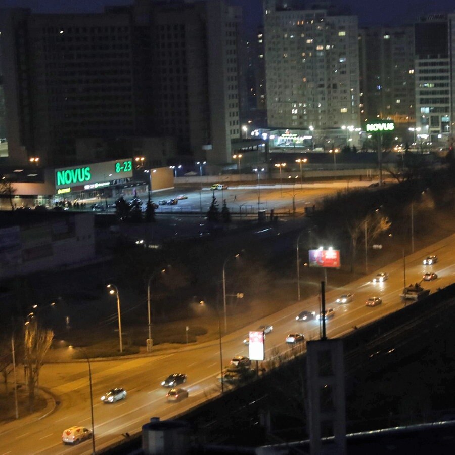 Nächtlicher Blick in die Straßen von Kiew nach dem ersten Tag der Invasion durch Russland. © IMAGO / Xinhua 