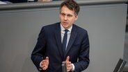 Sven-Christian Kindler (Bündnis90/Die Grünen) bei einer Rede im Bundestag. © picture alliance/dpa Foto: Michael Kappeler