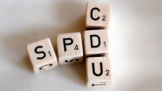 Würfel mit der Aufschrift CDU und SPD © Jens Hilberger / Fotolia.com Foto: Jens Hilberger