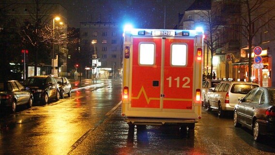 Rettungswagen im Einsatz © picture-alliance/ZB Foto: Arno Burgi