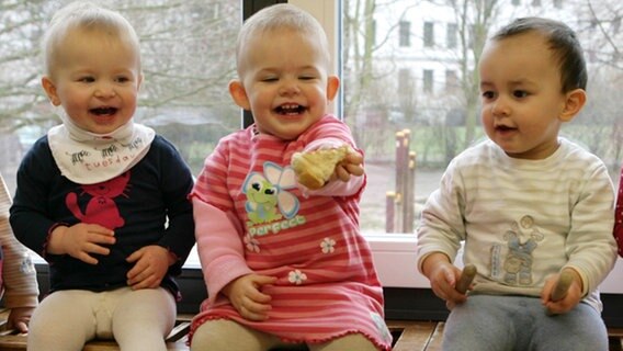Kleinkinder in einer Kindertagesstätte © dpa Foto: Waltraud Grubitzsch