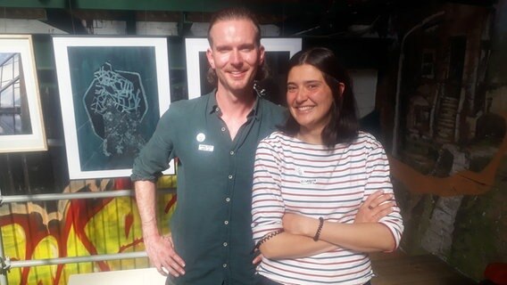 Vincent von Frankenberg und Elisabeth Henne von der Kunstauktion Lot 1 in Berlin. Vincent von Frankenberg und Elisabeth Henne von der Kunstauktion Lot 1 in Berlin. © NDR Foto: Natalie Putsche