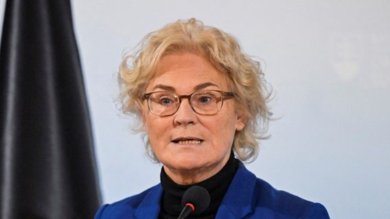 Christine Lambrecht, SPD, Bundesverteidigungsministerin © Reuters/ RADOVAN STOKLASA 