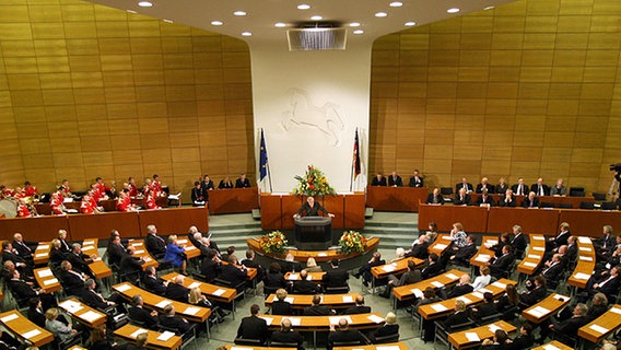 Der Plenarsaal des Niedersächsischen Landtags © dpa Foto: Holger Hollemann