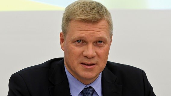 Der niedersächsischen CDU-Generalsekretär Ulf Thiele spricht am 14.09.2017 während einer Pressekonferenz in Hannover (Niedersachsen). © dpa picture alliance Foto: Holger Hollemann