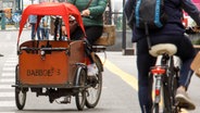 Babboe-Lastenrad auf der Straße © Carsten Koall/dpa Foto: Carsten Koall