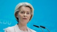 Dr. Ursula von der Leyen, Deutschland, Berlin, Konrad-Adenauer-Haus, Pressekonferenz mit dem Parteivorsitzenden der CDU Deutschlands Friedrich Merz MdB und Dr. Ursula von der Leyen, Präsidentin der Europäischen Kommission. © picture alliance / Metodi Popow | M. Popow Foto: Metodi Popow | M. Popow