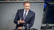 Christian Lindner (FDP), Bundesminister der Finanzen, spricht im Bundestag. © Michael Kappeler/dpa 