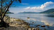 Blick auf Loch Ness in Schottland von Osten aus (Nähe Foyes). © dpa picture alliance Foto: Andrew Wilson